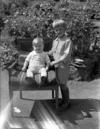 Arvid och Maria Olofssons barn Sven och Agne, A...
