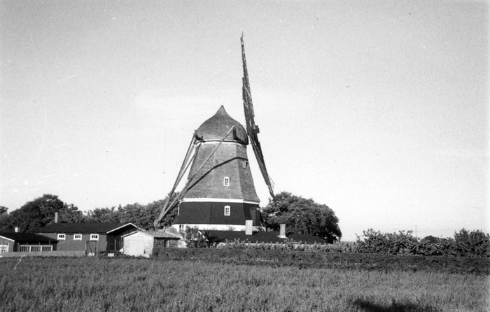 Fleninge Mölla.  Nuvarande möllan uppförd 1854.