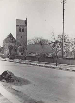 Våren 1937, Hörby, kyrkan.