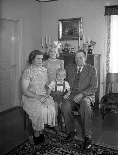 Gunnar Andersson familjen inne Furustad.