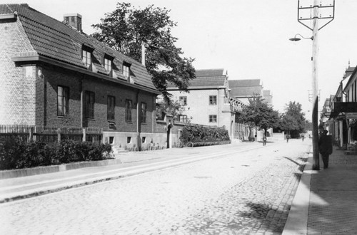Till vänster: Gamla posthuset, Järnvägsgatan, H...