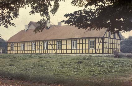 Lillö Kungsgård, mangårdsbyggnaden från nordost.