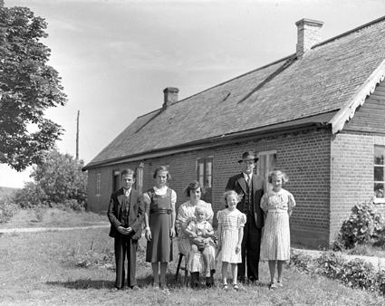 Ture Månsson med familj Karstad.