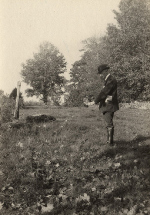 H. G. Q. på N. Solberga kyrkogård, 1917. Vid Qu...