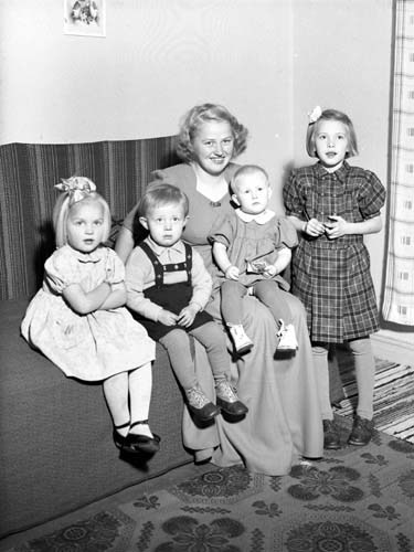 Arvid Nilsson Lisa o 4 barn Gårrö.