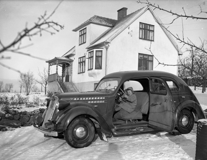 Frits Nilsson Ulla i bilen närmast Oppmanna.