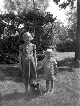 Agnes och Per Perssons barn Gunborg och Lennart...