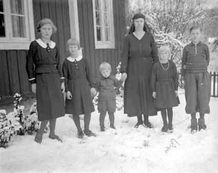 Ester Mattisson och barnen, Snäckestad.