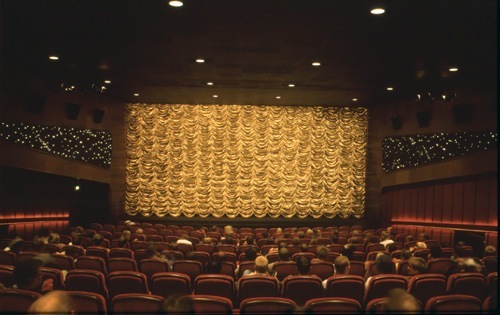 Filmpalatset, biosalong, vacker guldskimrande d...