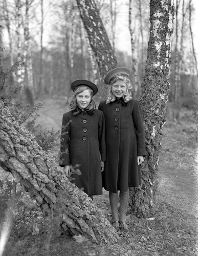 2  flickor Björk Söndraby.