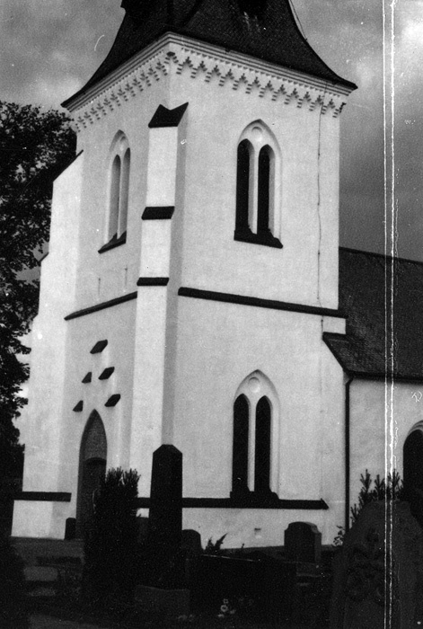 Brågarps kyrka. Tornet mot nordost efter kalkning.