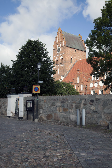 Grinden in till S:ta Maria kyrka i Åhus. 2011-0...