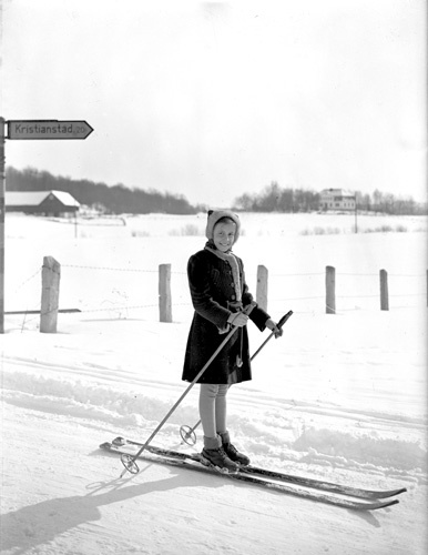 Kampfenborgs dotter på skidor Arkelstorp.