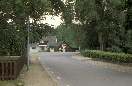 Minnesstenen i Marklunda. Foto från sydväst.