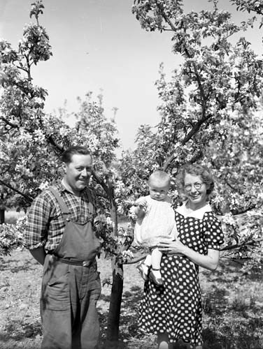 Adolf och Anna Andersson med dottern Anna-Lena,...