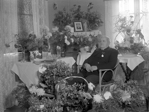Hans Städe 70-årsdagen m. blommor, Vånga.