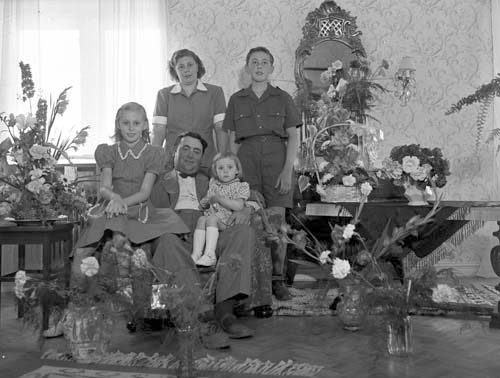 Otto Johnsson med familj. Vånga.  