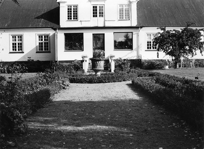 Torlarps gård. Trädgårdsanläggning från 1920-ta...