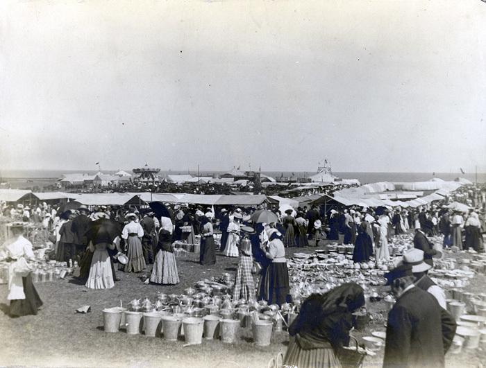 Kiviks marknad från landbacken på 1890-talet.