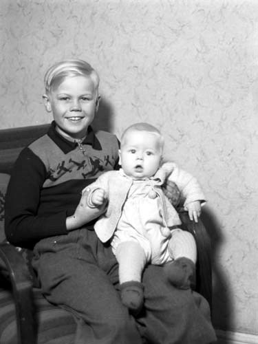 Harry och Elin Perssons barn, Mjönäs.