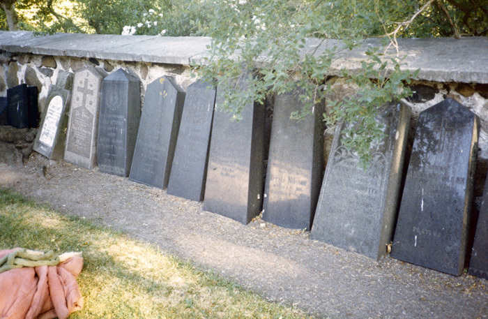 Barsebäcks kyrkogård. Avställda gravvårdar före...