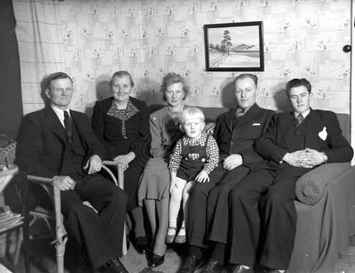 Svante Bernhardsson familj o Alf. P. Furustad.