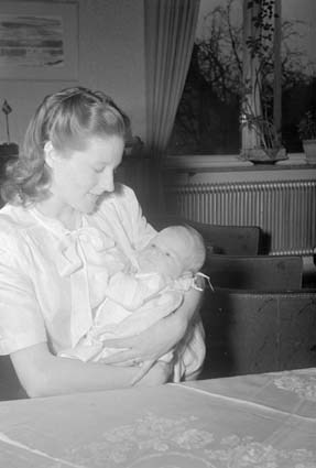 Fru Jönsson med barn.