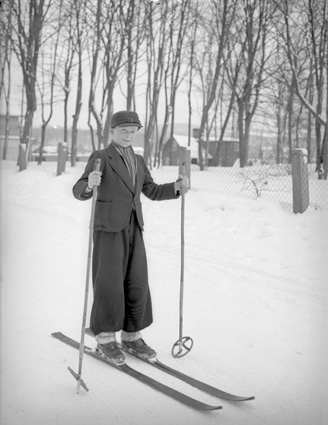 Bertil Björk på skidor Arkelstorp.