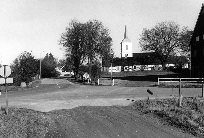 Brandstads kyrka och gamla prästgård.
