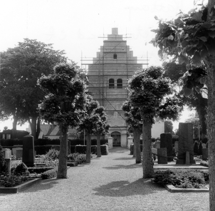 Kattarps kyrka 1977. Tornets fasad åt väster.