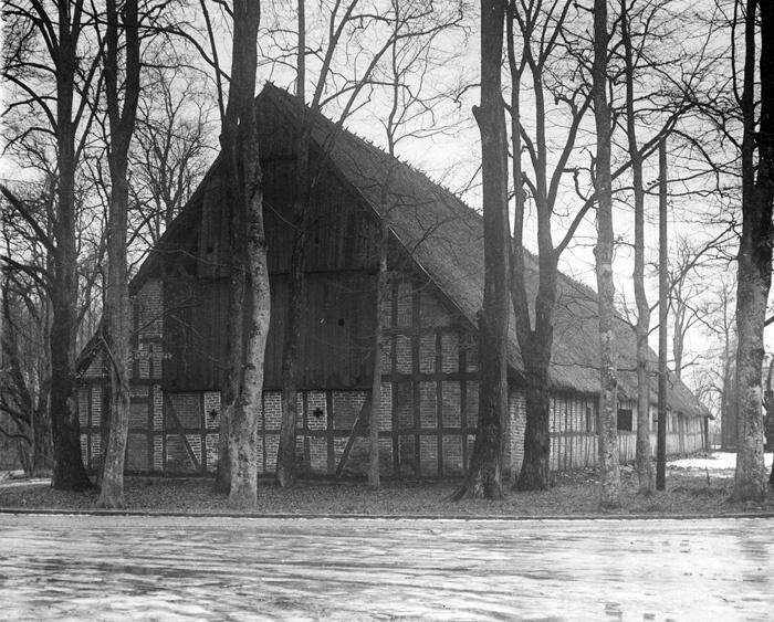 Ousbyholms gård. Korsvirkeslänga. Riven 1951.