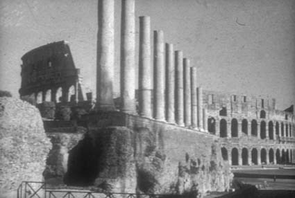 Colosseum och pelarna till templet Dea Roma.