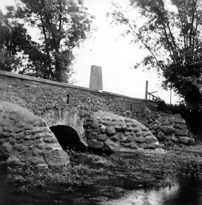 Stenvalvsbro uppförd år 1775. 
