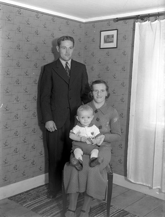 Sven Andersson m. fru Elsa och son Barum.