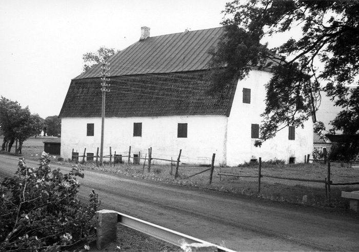 Källesjö gård. Arrendegård. Magasin från 1700-t...
