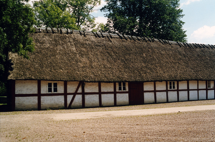 Kringbyggd korsvirkesgård i Kumlatofta.
