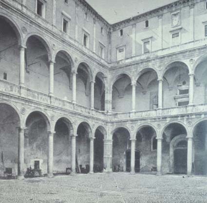 ROM: Palazzo della Cancelleria gården.