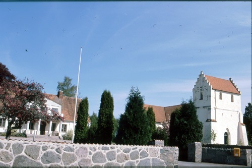 Ivetofta kyrka samt prästgård 2000-05