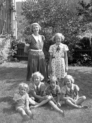 Nils Bondessons frun + 4 barn Snäckestad.