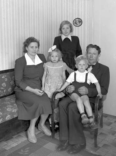 Ove och Greta Oredsson med barnen Berit, Christ...