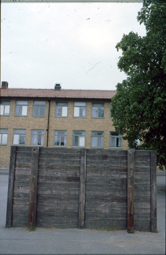 Träplank mellan Tunnby och Alvikens skola. 2000...