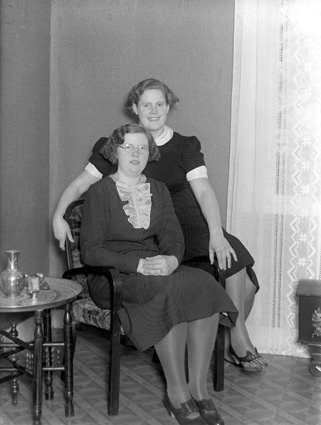 Selma Tuvesson och Elvy Strandberg, Furustad.