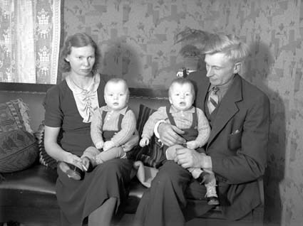 Marta och Algot Karlsson med barnen Bengt och B...
