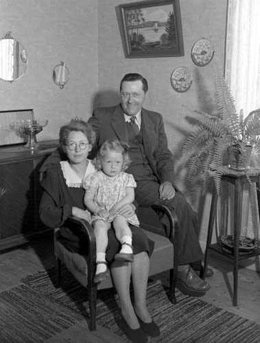 Anna och Adolf Andersson med dottern Anna-Lena,...