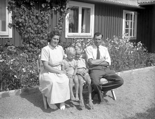 Viktor Åkesson familjen ute Barum.
