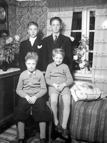 Bernhard Tomassons 2 barn + 2 Hommentorp.