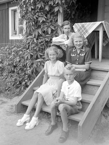 Algot Jönssons barn Bertil och Lisa +2 från Hyl...