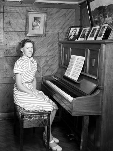 Irene Nilsson v. pianot Vånga.