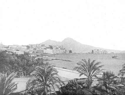 Neapel med Vesuvius.