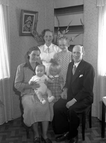 Gunnar Jönssons familjen. Immeln.